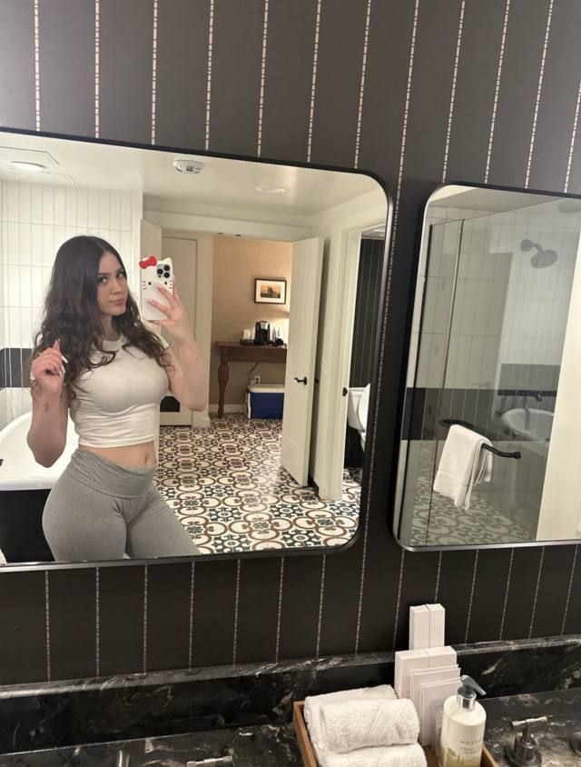 I’m available for sex hookup 😍🍑🍆 - Image 2