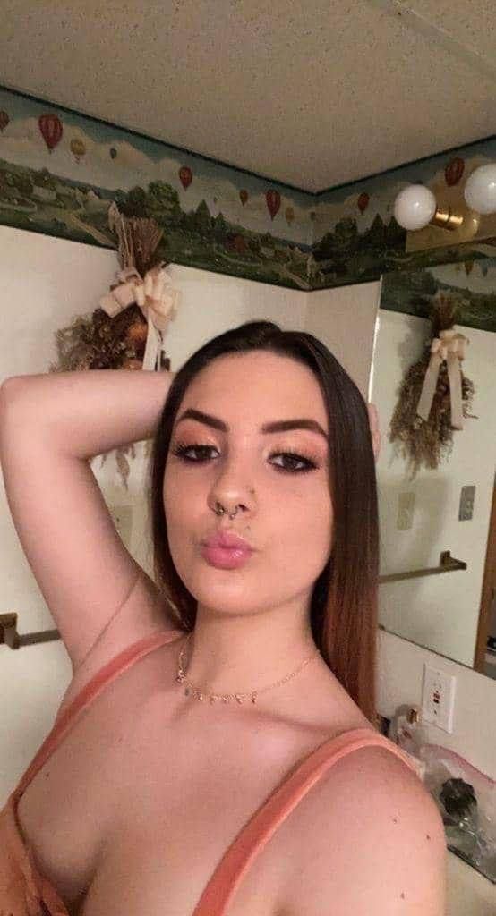 🍑🍆💕😍I'M SCARLETT A HOT GIRL WITH CLEAN PUSSY AND TITS 420 FRIENDLY ,READY TO FUCK HARDER 💯 ,SUCK, SENSUAL BODY RUB AND ESCO - Image 3