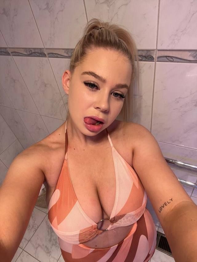 Hey baby 💕 I live alone, so we can meet at my place or anywhere you prefer. I’m 100% real—young, sexy, and clean. 😘💫 - Image 2