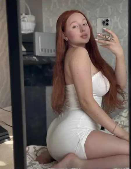 Hot sexy redhead 🧑‍🦰 - 3