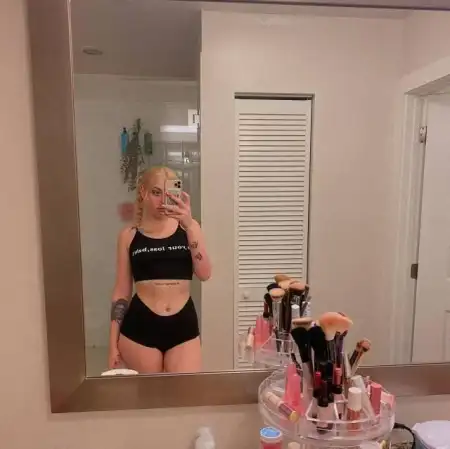 Hi I’m Hana,  body magic masseuse this is best place for whoever want some fun 🍆 and relieve such as;  👅 relieve from pain, 😍