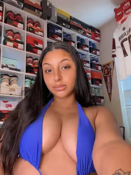 GUESS YOU NEED A SWEET WOMAN WITH CLEAN PUSSY AND TITS💋420 FRIENDLY💝, READY TO FUCK HARDER. I’M REBECCA POSSES CLEAN P****