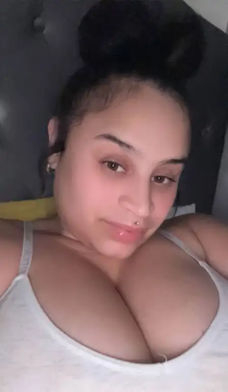 Hi Guys available now Come Smack it For Me 👋🏼 i Squirt💦 👅 24/7 Available for Outcall, Incall,CarFun🚗 and FaceTime😍🏃