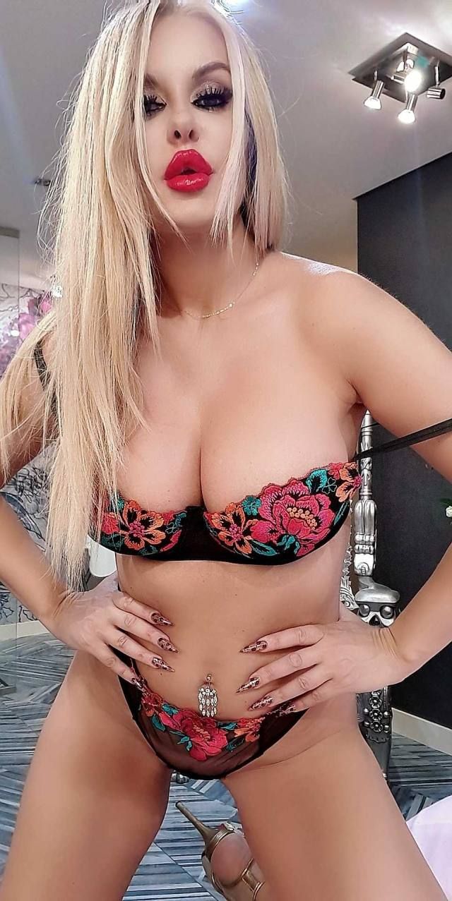 👑 Hot Busty MILF 🥵❤‍🔥 Local Blowjob Queen 👑 - Image 2