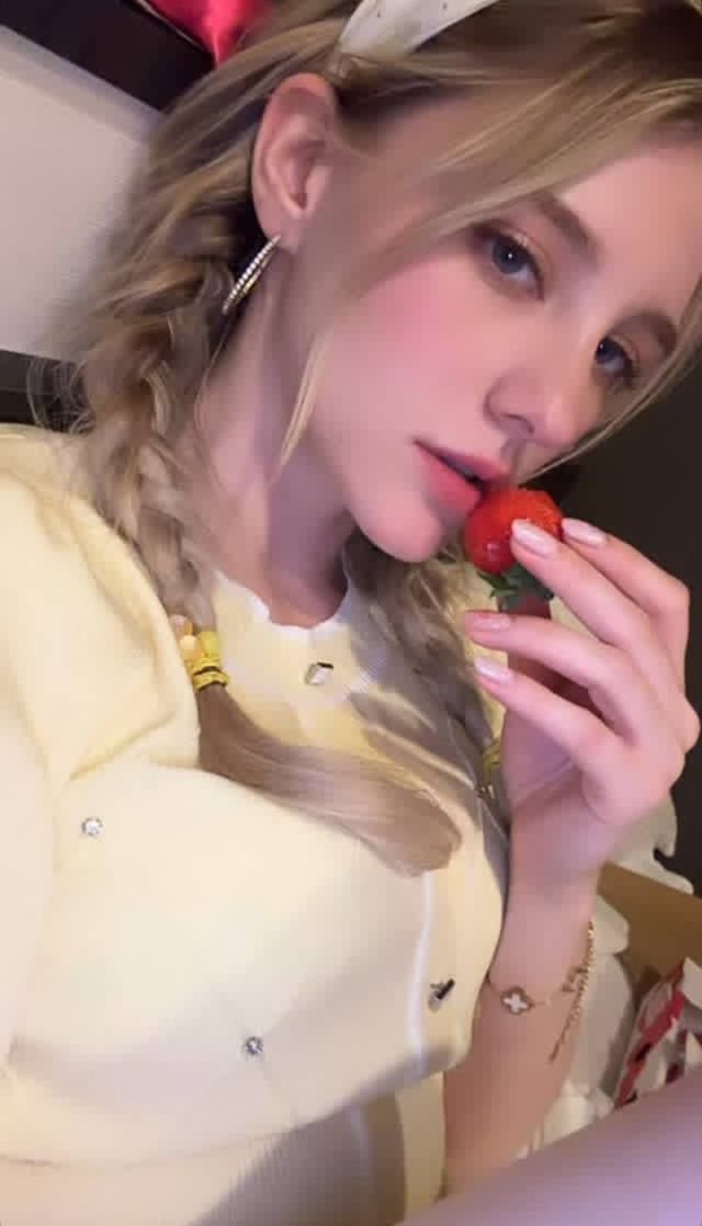 New chocolate 🍫 Taste 👅 In Town Come Play ! Up all night I accept payment in person  +1 (352) 283-6622 NEW SEXY YOUNG GIRL🐱IM - Image 2