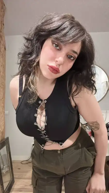 Hit me up payment in a person am Veronica down for sexual favors. I offer sweet incall, outcall, massage therapy with happy e