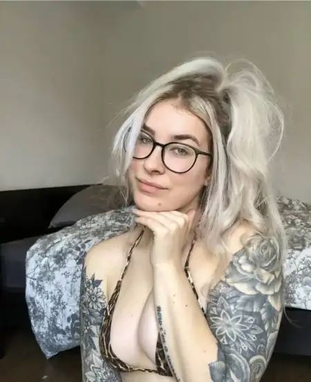 Hello, I’m pretty hot lady in town. - 2