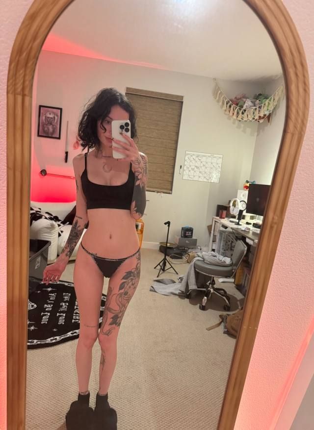 DOWN TO FUCK 🥹,HMU right now 🤤 - Image 3