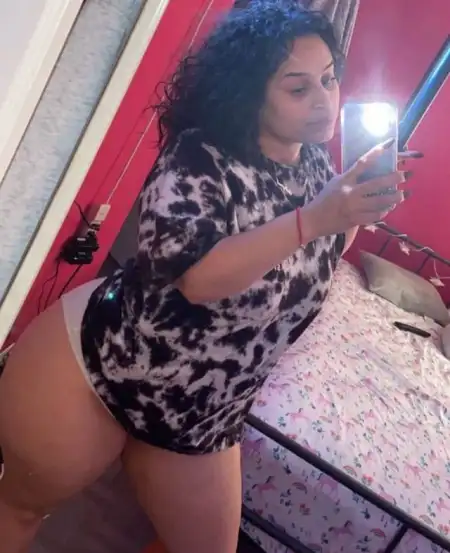 Hi Guys Am available now Come Smack it For Me 👋🏼 i Squirt💦 👅 24/7 Available for Outcall, Incall,Cardate 🚘 and FaceTime, vids🥵