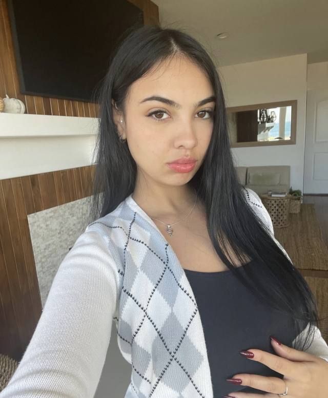 Wet💦 P***y Is READY TO TAKE IN SOME HARD COCK THAT WANT SOME JUICE - Image 3