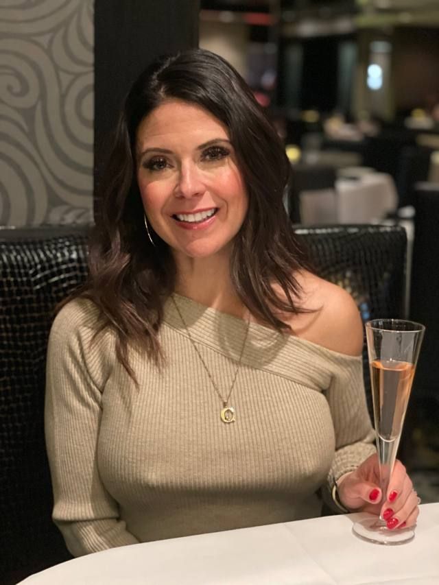 SUCCESSFUL WOMAN LOOKING FOR SUGAR BABY - Image 2