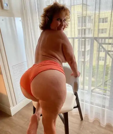 SANTA 🎅 🎄 🎅 Almost here. 60+ Years Old RICH 💵 LONELY HORNY WIDOW Ready to satisfy 🍆💦 🍆🤤 💚 TIRED OF FAKE ADS ? - 2